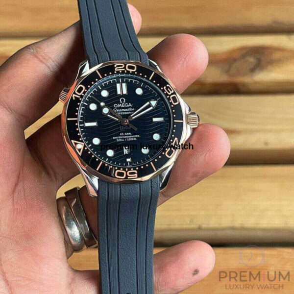 3 omega seamaster diver 300m stainless steel with sedna gold co axial master chronometer black dial 42mm watch 1.jpg