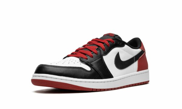 jordan air jordan 1 low og black toe 2023 20087984 45683358 2048.jpg