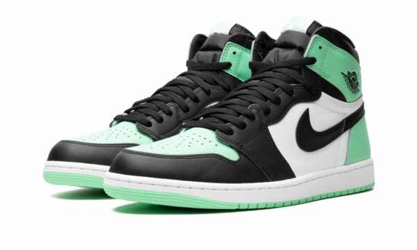 jordan air jordan 1 retro high og green glow 22538513 48932551 2048.jpg