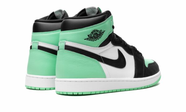 jordan air jordan 1 retro high og green glow 22538513 48934032 2048.jpg