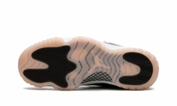 jordan air jordan 11 wmns neapolitan 20609190 47682254 2048.jpg