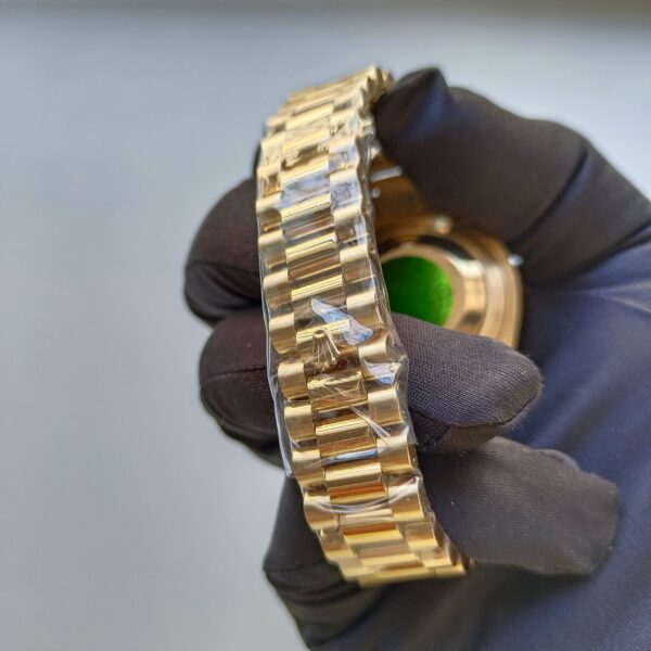 rolex day date 40mm yellow gold black diagonal motif index dial fluted bezel president bracelet 228238 replica kkfnk.jpg