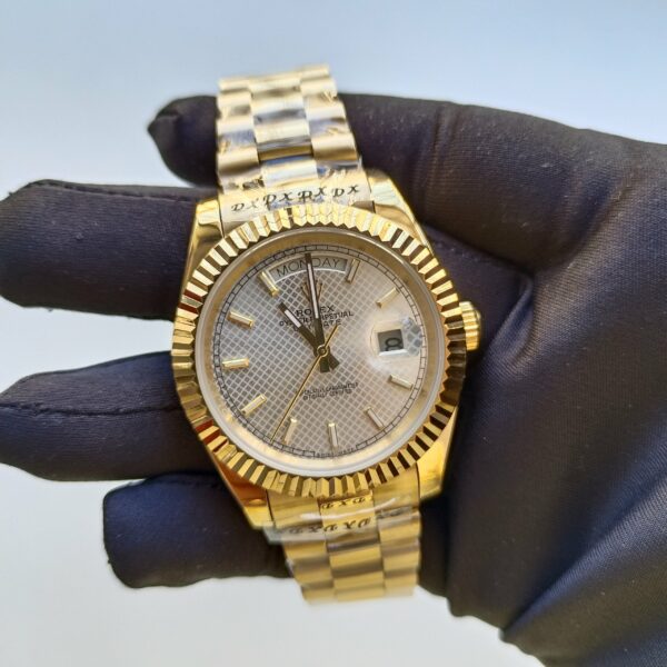 rolex day date 40mm yellow gold silver diagonal motif index dial fluted bezel president bracelet 228238 replica comew.jpg