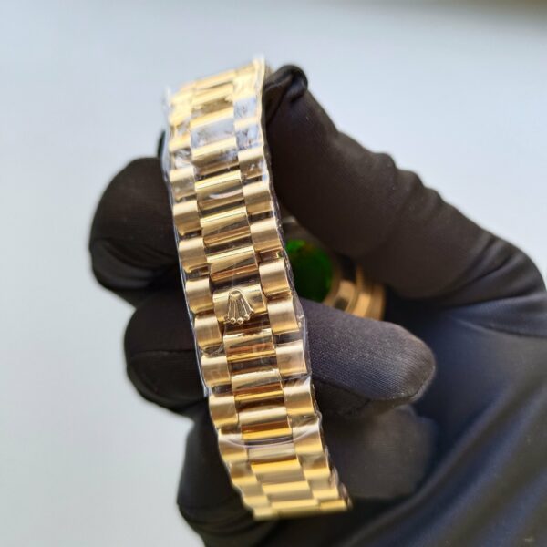 rolex day date 40mm yellow gold silver roman dial fluted bezel president bracelet 228238 replica anfyl.jpg